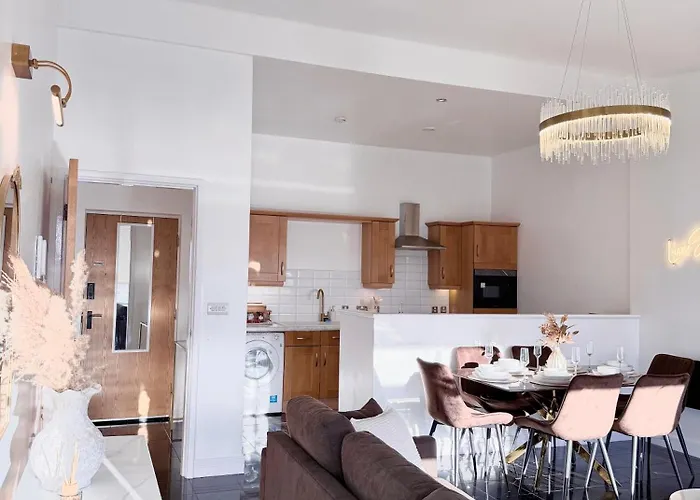 Apartman Lux 2-bed Centre Sleeps 6 Free Parking Balcony Near Station & Millennium Square View *