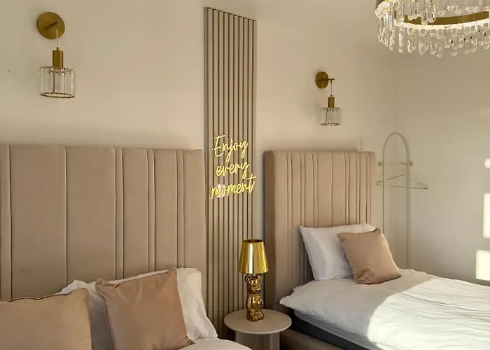 Lux 2-bed Centre Sleeps 6 Free Parking Balcony Near Station & Millennium Square View