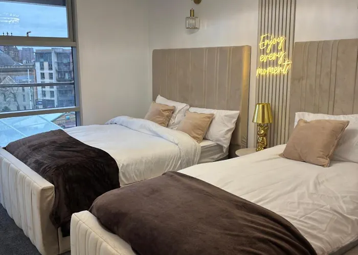 Lux 2-bed Centre Sleeps 6 Free Parking Balcony Near Station & Millennium Square View Leeds