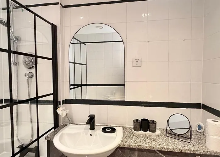 Apartman Lux 2-bed Centre Sleeps 6 Free Parking Balcony Near Station & Millennium Square View Leeds