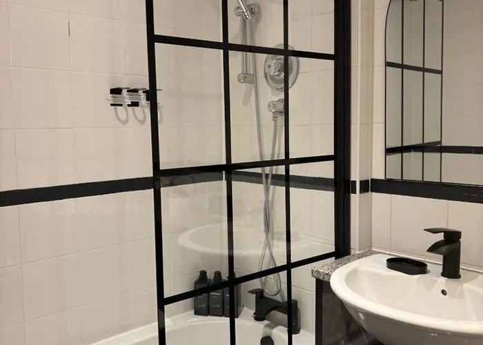 Lux 2-bed Centre Sleeps 6 Free Parking Balcony Near Station & Millennium Square View Apartman Leeds