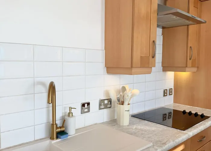 Apartman Lux 2-bed Centre Sleeps 6 Free Parking Balcony Near Station & Millennium Square View *