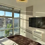 Lux 2-bed Centre Sleeps 6 Free Parking Balcony Near Station & Millennium Square View דירה לידס