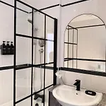 Lux 2-bed Centre Sleeps 6 Free Parking Balcony Near Station & Millennium Square View דירה לידס