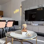 Lux 2-bed Centre Sleeps 6 Free Parking Balcony Near Station & Millennium Square View דירה לידס