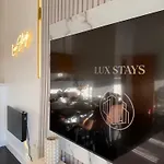 Lux 2-bed Centre Sleeps 6 Free Parking Balcony Near Station & Millennium Square View Appartement Leeds (West Yorkshire)