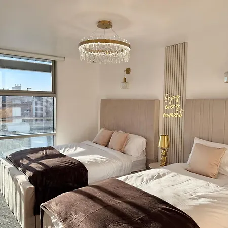 Lux 2-bed Centre Sleeps 6 Free Parking Balcony Near Station & Millennium Square View Appartement *