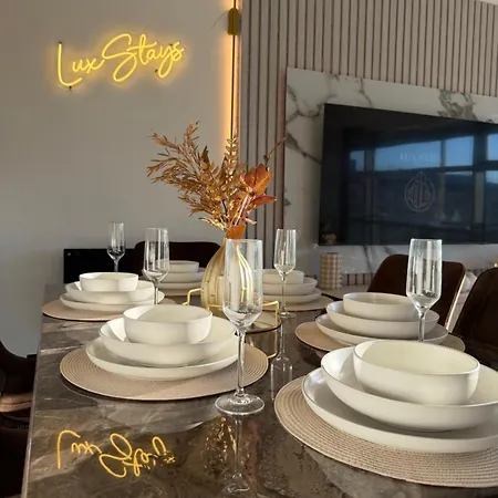 Lux 2-bed Centre Sleeps 6 Free Parking Balcony Near Station & Millennium Square View Lägenhet