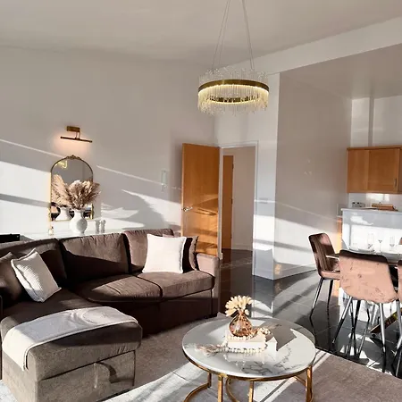 Lux 2-bed Centre Sleeps 6 Free Parking Balcony Near Station & Millennium Square View Apartament *