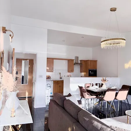 Appartement Lux 2-bed Centre Sleeps 6 Free Parking Balcony Near Station & Millennium Square View *