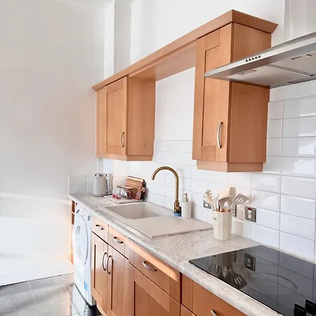 Lux 2-bed Centre Sleeps 6 Free Parking Balcony Near Station & Millennium Square View Appartement