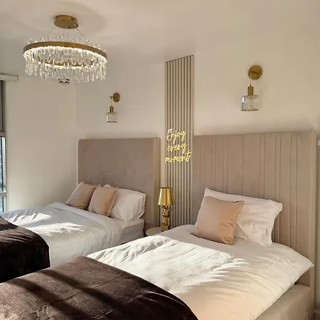 Apartament Lux 2-bed Centre Sleeps 6 Free Parking Balcony Near Station & Millennium Square View Leeds (West Yorkshire)