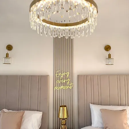 Lux 2-bed Centre Sleeps 6 Free Parking Balcony Near Station & Millennium Square View