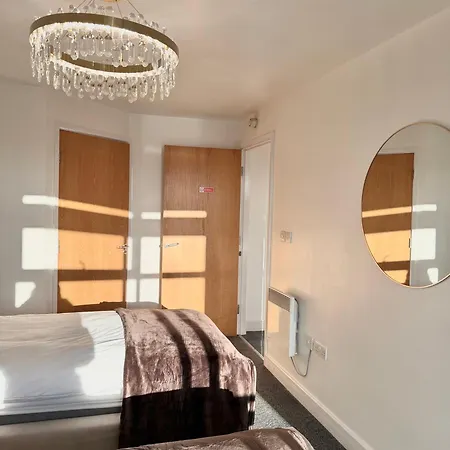 Apartamento Lux 2-bed Centre Sleeps 6 Free Parking Balcony Near Station & Millennium Square View