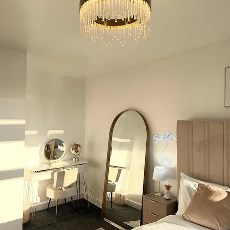 Lux 2-bed Centre Sleeps 6 Free Parking Balcony Near Station & Millennium Square View Appartement *