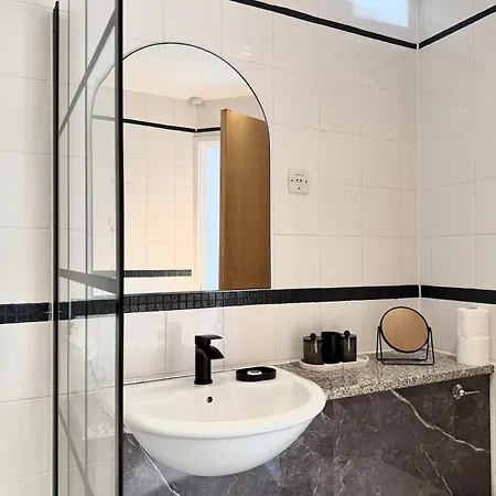 Lux 2-bed Centre Sleeps 6 Free Parking Balcony Near Station & Millennium Square View Appartement Leeds (West Yorkshire)