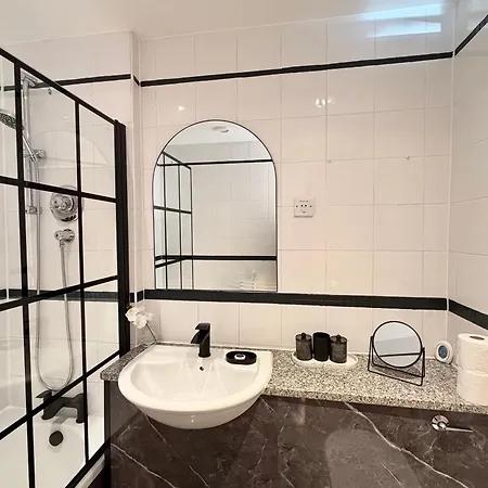 Appartement Lux 2-bed Centre Sleeps 6 Free Parking Balcony Near Station & Millennium Square View Leeds (West Yorkshire)