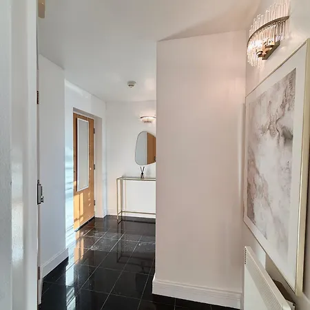 Appartement Lux 2-bed Centre Sleeps 6 Free Parking Balcony Near Station & Millennium Square View *