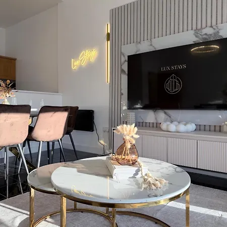 Lux 2-bed Centre Sleeps 6 Free Parking Balcony Near Station & Millennium Square View Appartement Leeds (West Yorkshire)