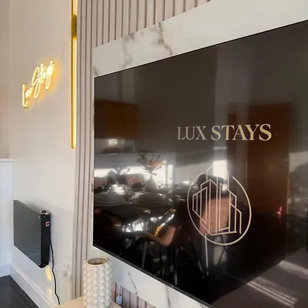 Lux 2-bed Centre Sleeps 6 Free Parking Balcony Near Station & Millennium Square View Appartement Leeds (West Yorkshire)