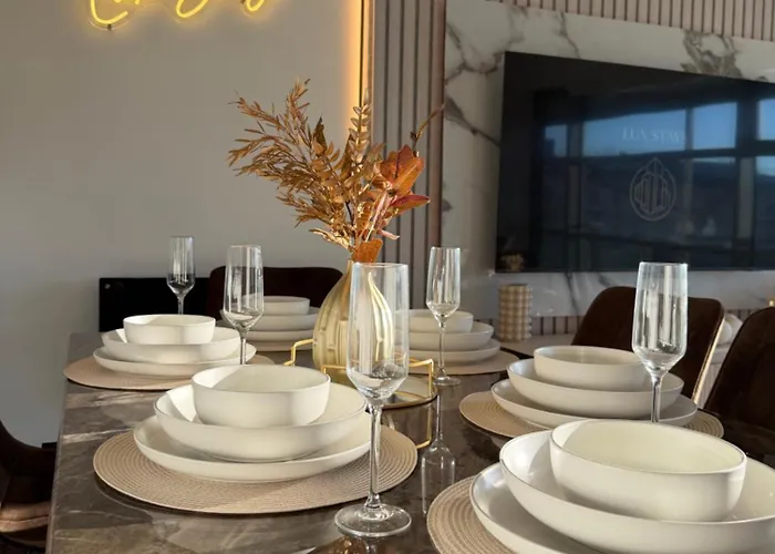 Lux 2-bed Centre Sleeps 6 Free Parking Balcony Near Station & Millennium Square View Lägenhet