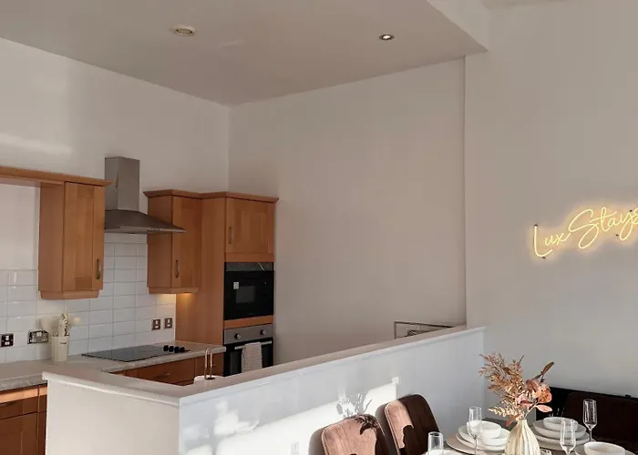 Lux 2-bed Centre Sleeps 6 Free Parking Balcony Near Station & Millennium Square View Апартаменти *