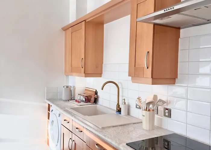 Lux 2-bed Centre Sleeps 6 Free Parking Balcony Near Station & Millennium Square View Apartment