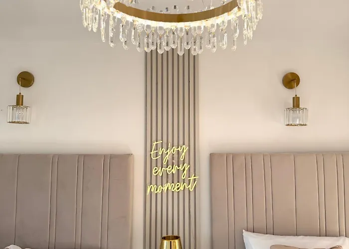 Lux 2-bed Centre Sleeps 6 Free Parking Balcony Near Station & Millennium Square View