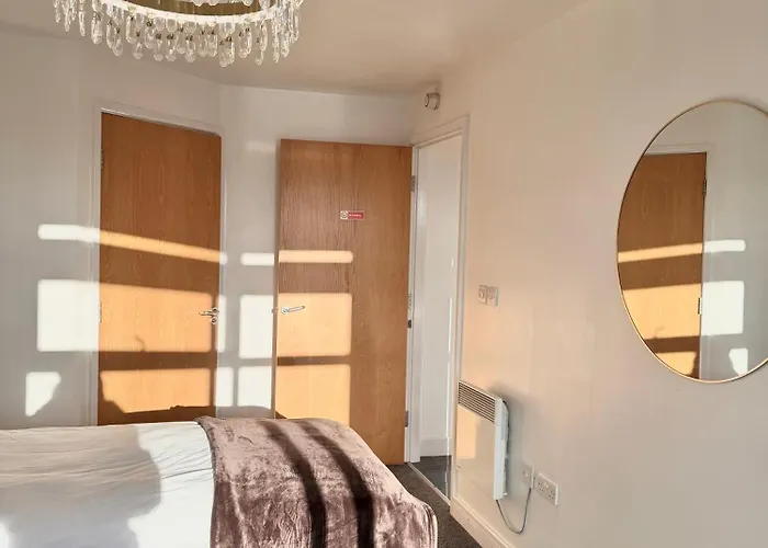 Apartment Lux 2-bed Centre Sleeps 6 Free Parking Balcony Near Station & Millennium Square View