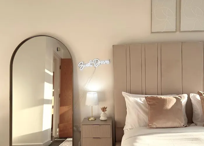 Lux 2-bed Centre Sleeps 6 Free Parking Balcony Near Station & Millennium Square View * Лідс