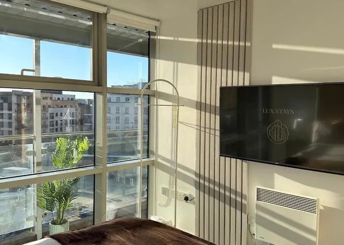 Lux 2-bed Centre Sleeps 6 Free Parking Balcony Near Station & Millennium Square View Lägenhet Leeds (West Yorkshire)