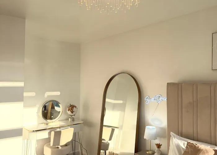 Lux 2-bed Centre Sleeps 6 Free Parking Balcony Near Station & Millennium Square View Апартаменти *