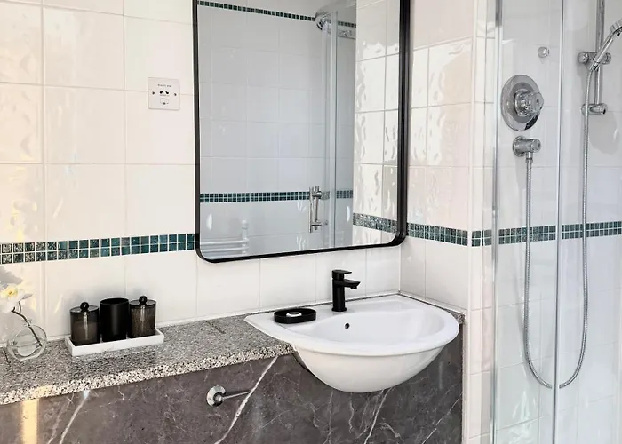 Lägenhet Lux 2-bed Centre Sleeps 6 Free Parking Balcony Near Station & Millennium Square View Leeds (West Yorkshire)