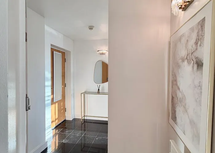 Lägenhet Lux 2-bed Centre Sleeps 6 Free Parking Balcony Near Station & Millennium Square View *