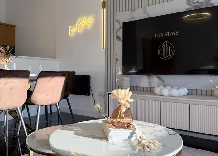 Lux 2-bed Centre Sleeps 6 Free Parking Balcony Near Station & Millennium Square View Апартаменти Лідс