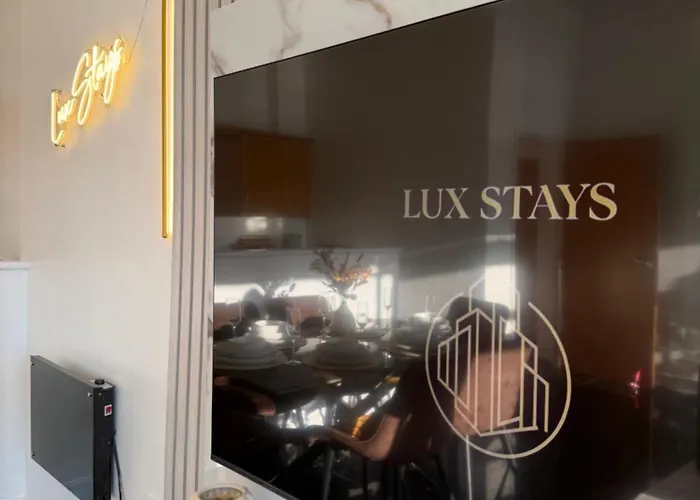 Lux 2-bed Centre Sleeps 6 Free Parking Balcony Near Station & Millennium Square View Апартаменти Лідс