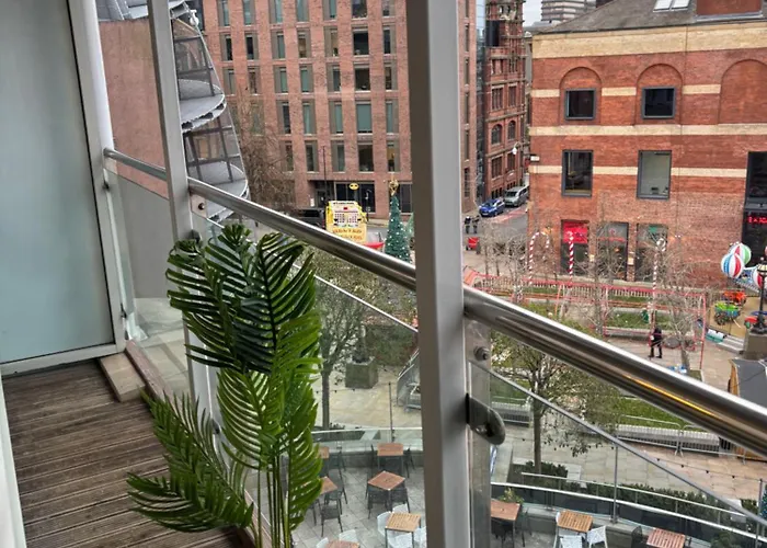 Lux 2-bed Centre Sleeps 6 Free Parking Balcony Near Station & Millennium Square View Apartment