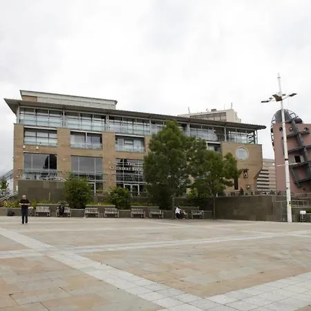 Lux 2-bed Centre Sleeps 6 Free Parking Balcony Near Station & Millennium Square View * Лидс