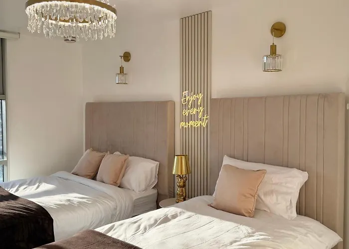 Appartement Lux 2-bed Centre Sleeps 6 Free Parking Balcony Near Station & Millennium Square View Leeds (West Yorkshire)