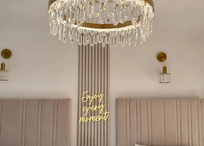 Lux 2-bed Centre Sleeps 6 Free Parking Balcony Near Station & Millennium Square View